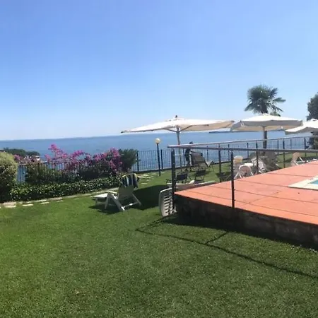 Vista Lago Con Piscina